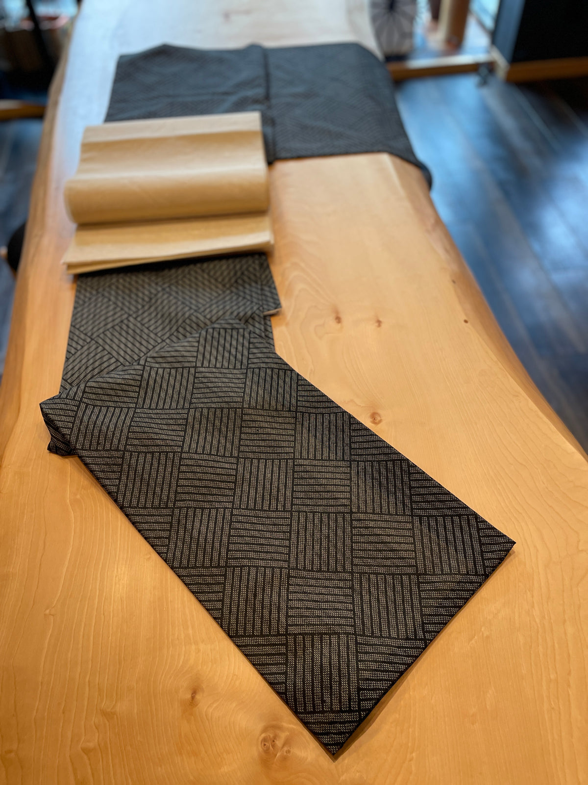 正絹夏お召し着物（網代/幾何学文様） 単衣仕立て — Natu-OmeshiKimono｜Heritage Collection