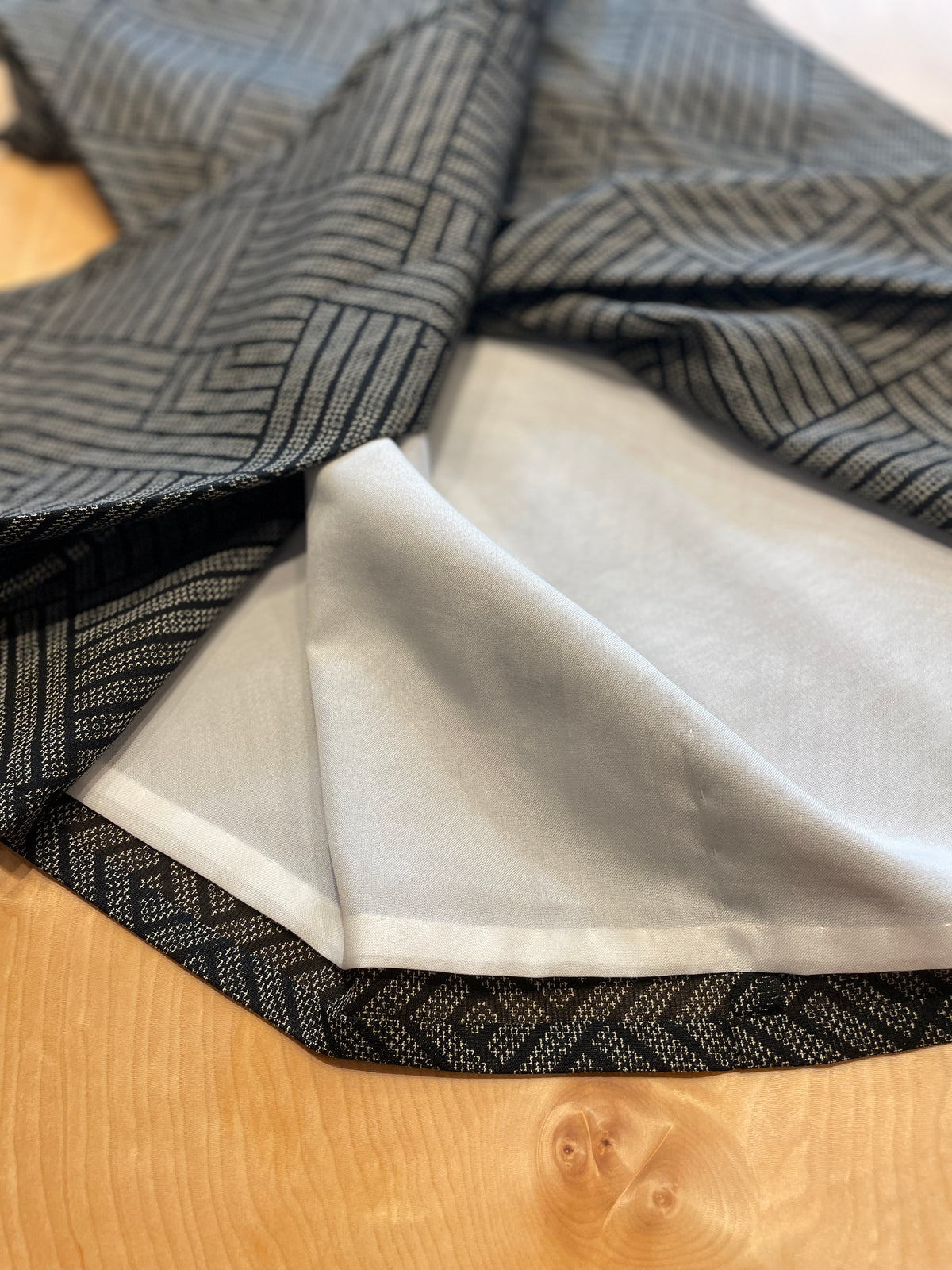 正絹夏お召し着物（網代/幾何学文様） 単衣仕立て — Natu-OmeshiKimono｜Heritage Collection