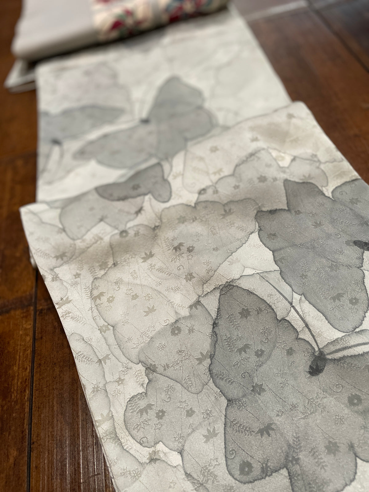 正絹小紋着物（手描き/蝶柄） 袷仕立て — KomonKimono｜Heritage Collection