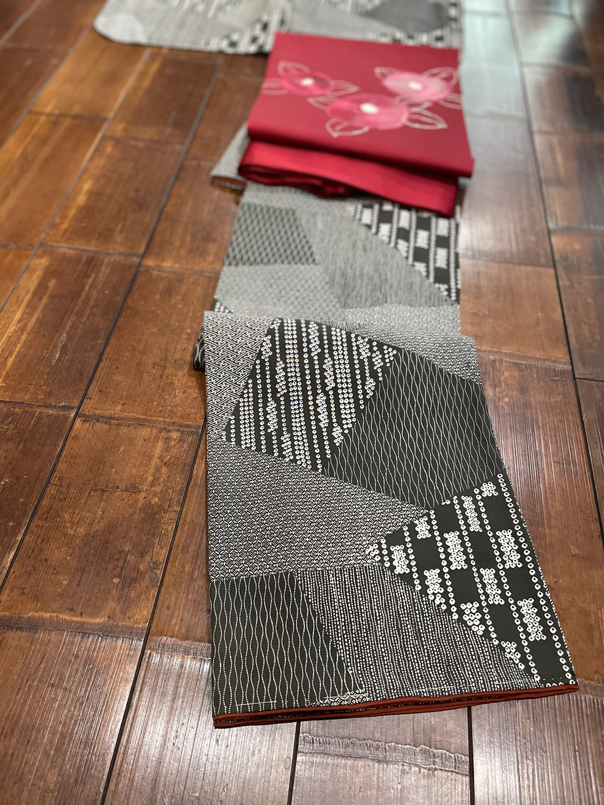 正絹小紋着物（きりばめ柄） 袷仕立て — KomonKimono｜Heritage Collection