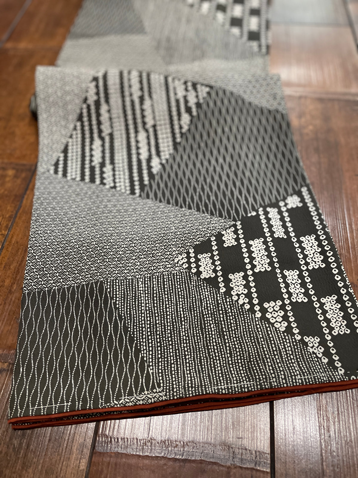 正絹小紋着物（きりばめ柄） 袷仕立て — KomonKimono｜Heritage Collection