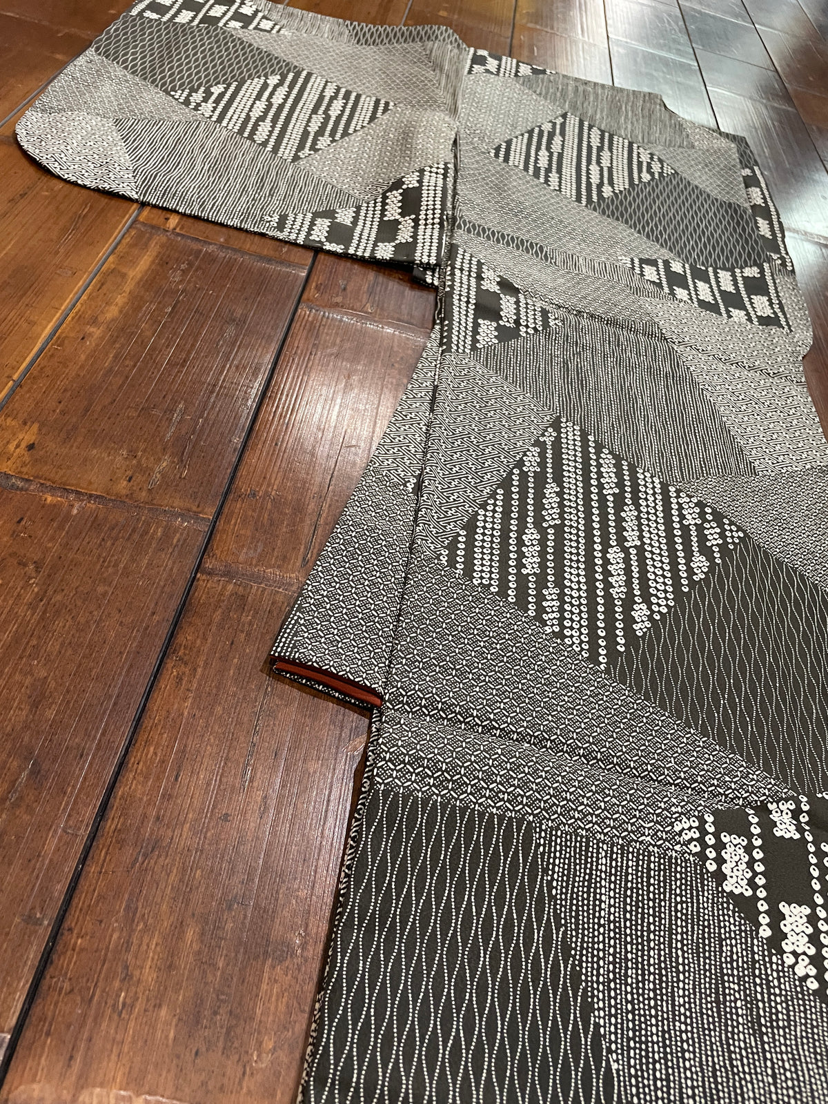 正絹小紋着物（きりばめ柄） 袷仕立て — KomonKimono｜Heritage Collection