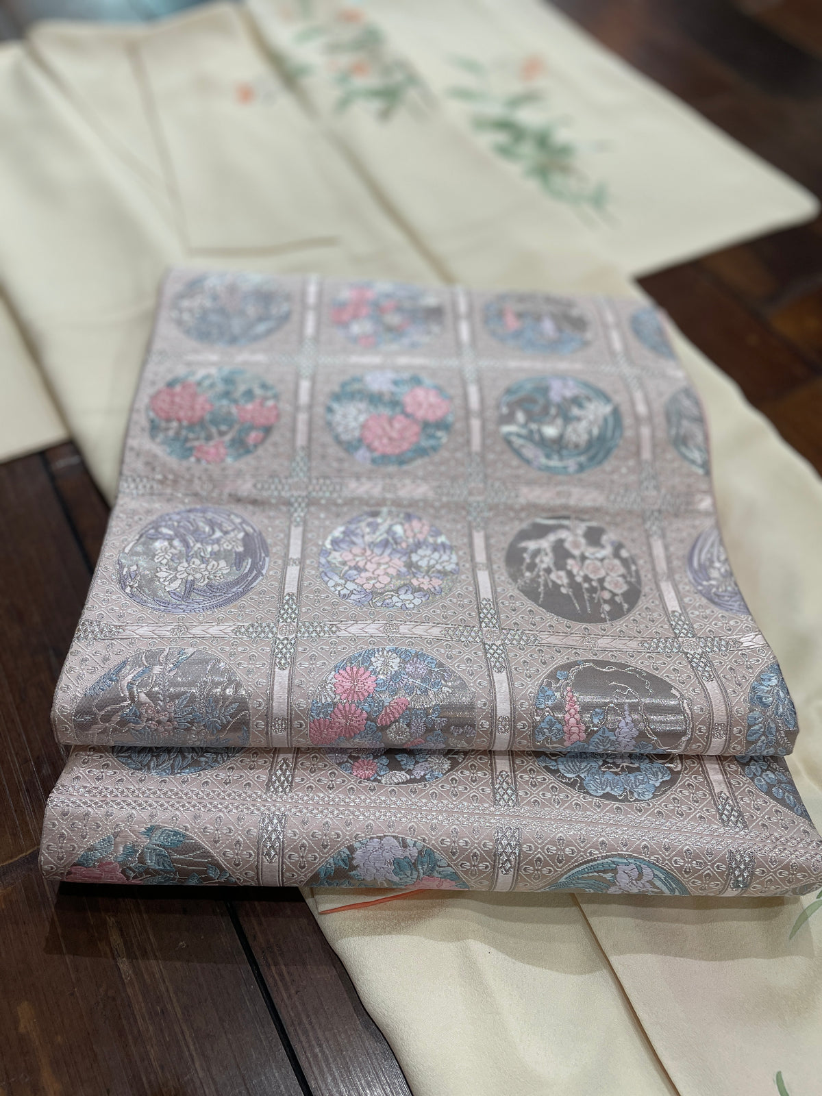 正絹袋帯/円に季節の花  — Women's OBI｜Heritage Collection
