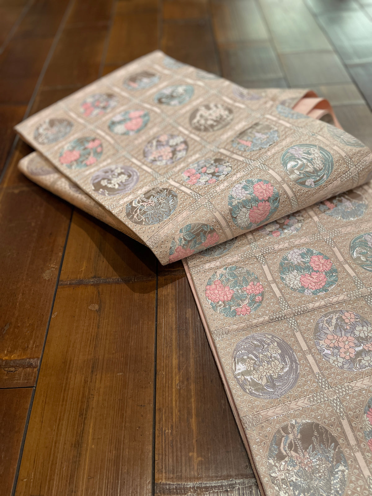 正絹袋帯/円に季節の花  — Women's OBI｜Heritage Collection