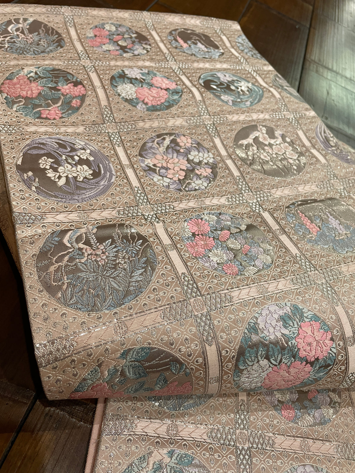 正絹袋帯/円に季節の花  — Women's OBI｜Heritage Collection