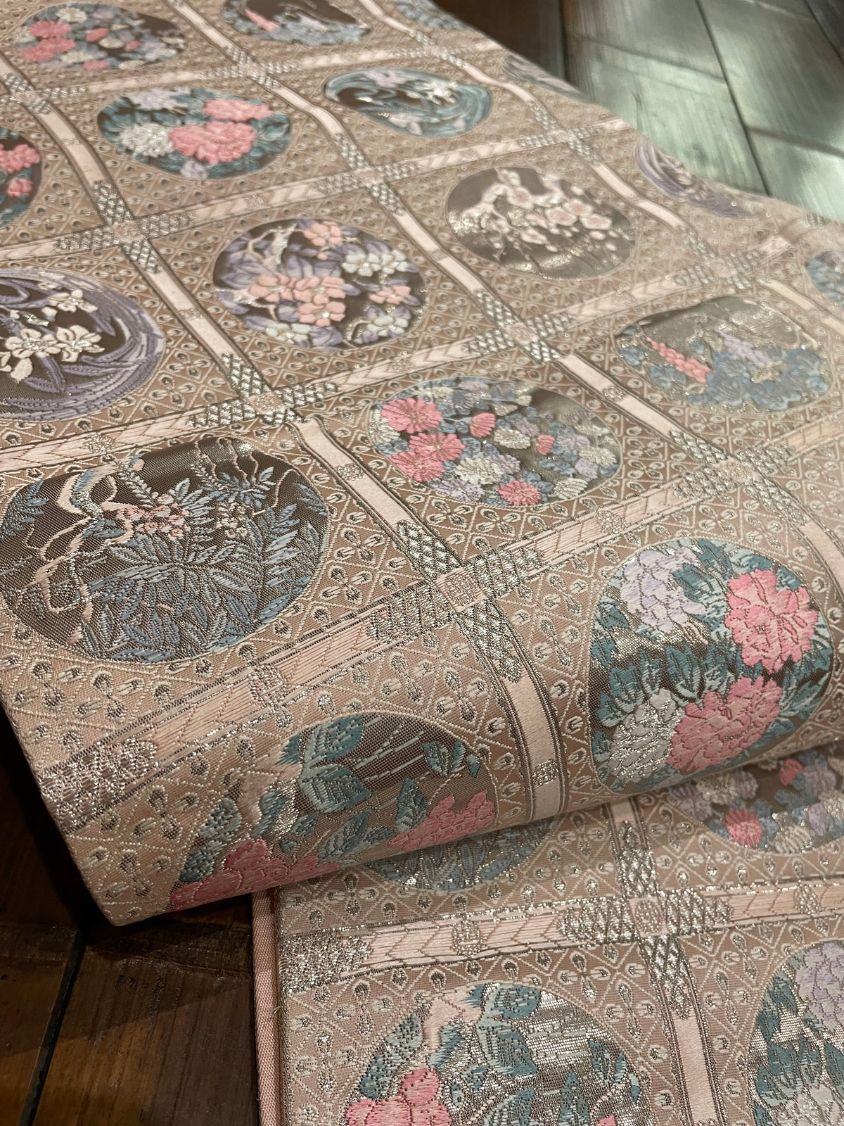 正絹袋帯/円に季節の花  — Women's OBI｜Heritage Collection